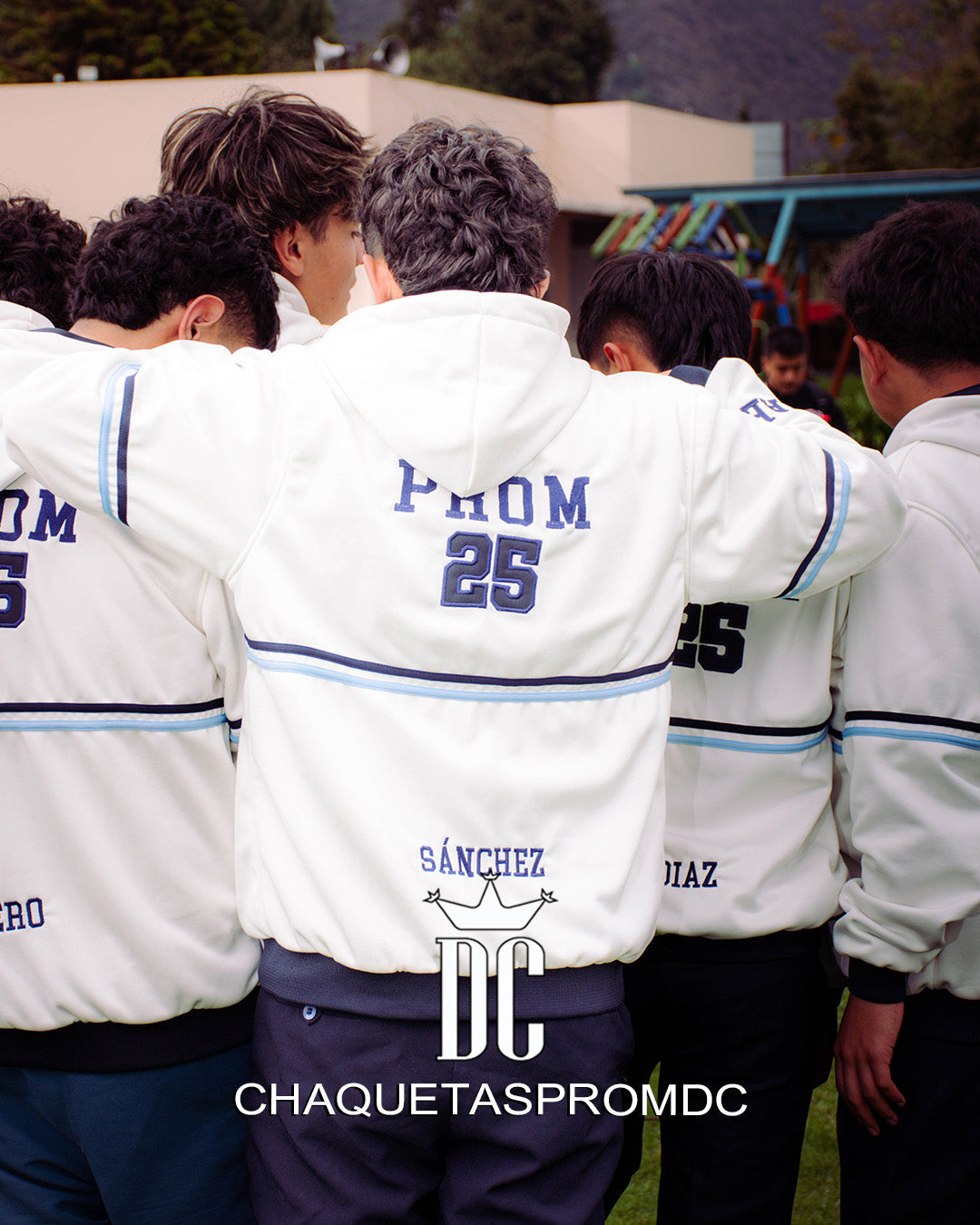 BEISBOLERA CON CAPOTA UNICOLOR