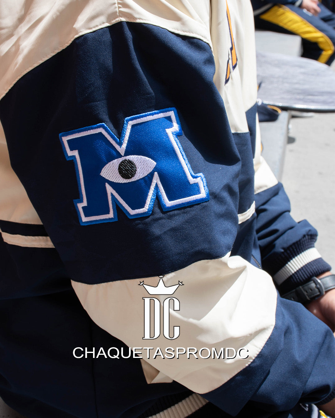 F1 IMPERMEABLE CUELLO BEISBOLERO Y CREMALLERA
