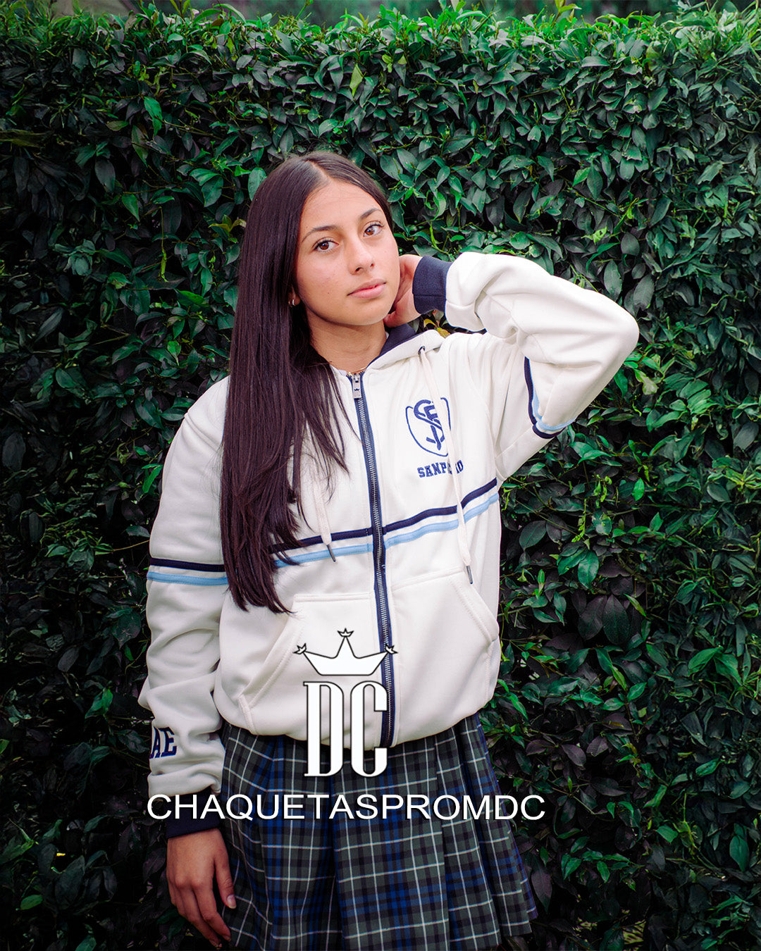 BEISBOLERA CON CAPOTA UNICOLOR