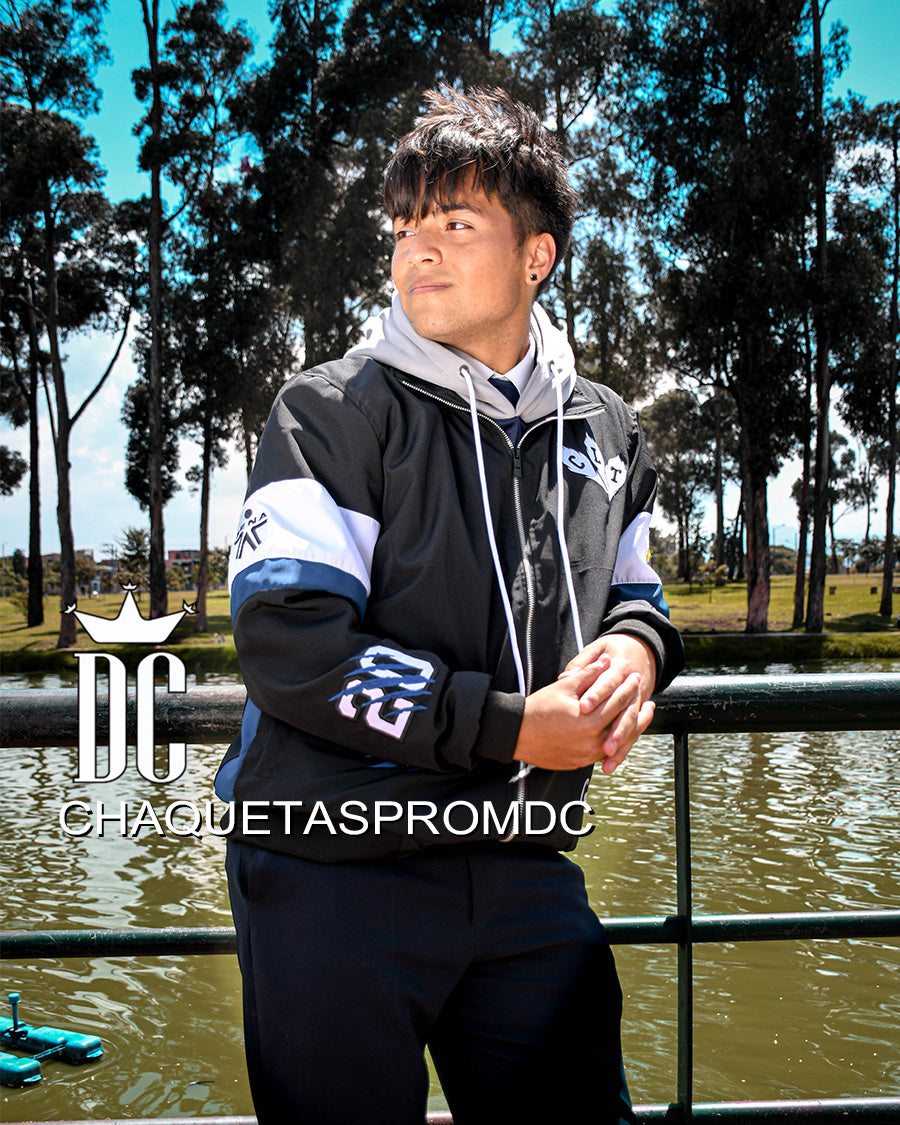 CHAQUETA CON CORTES RECTOS EN MANGAS