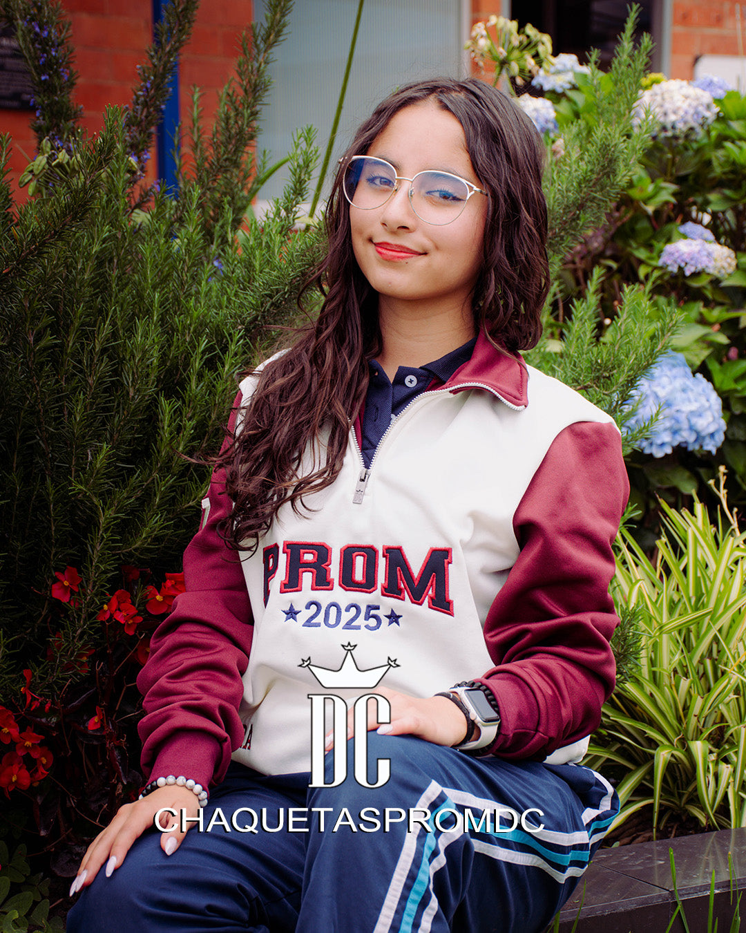 HOODIE DE CUELLO CON MANGAS Y CUELLO CONTRASTANTES. BEIGE/VT