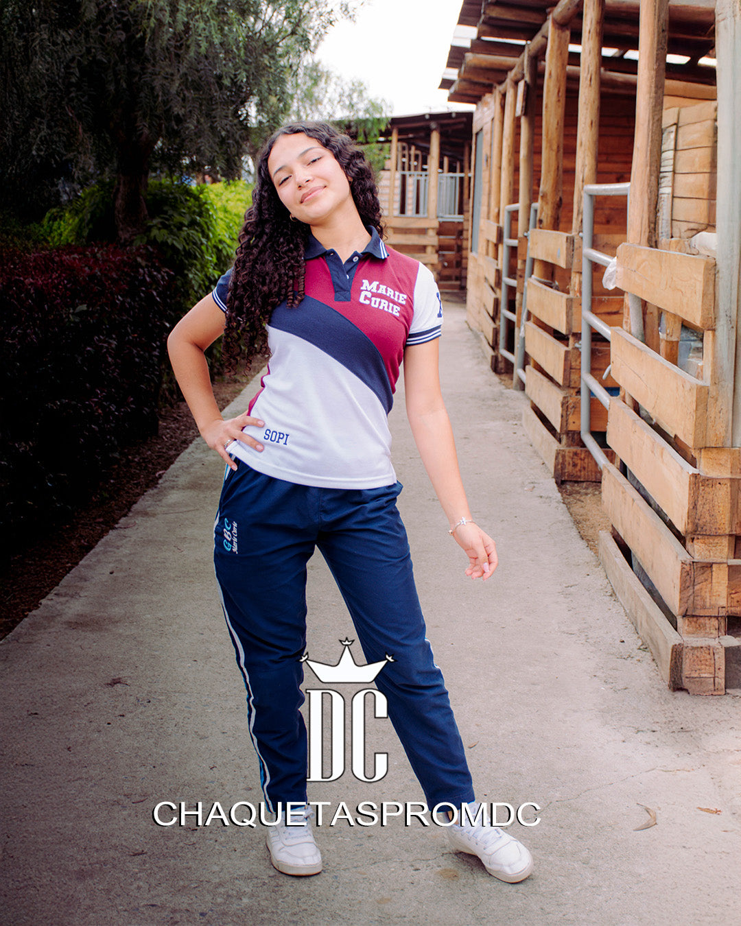 CAMISETA POLO TRICOLOR CON CORTES DIAGONALES, VT/AZUL/BLANCO