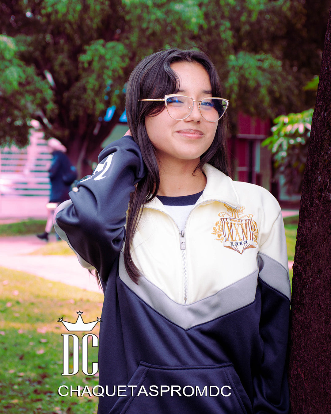 HOODIE DE CUELLO ALTO Y CORTES EN V, BEIGE/AZUL