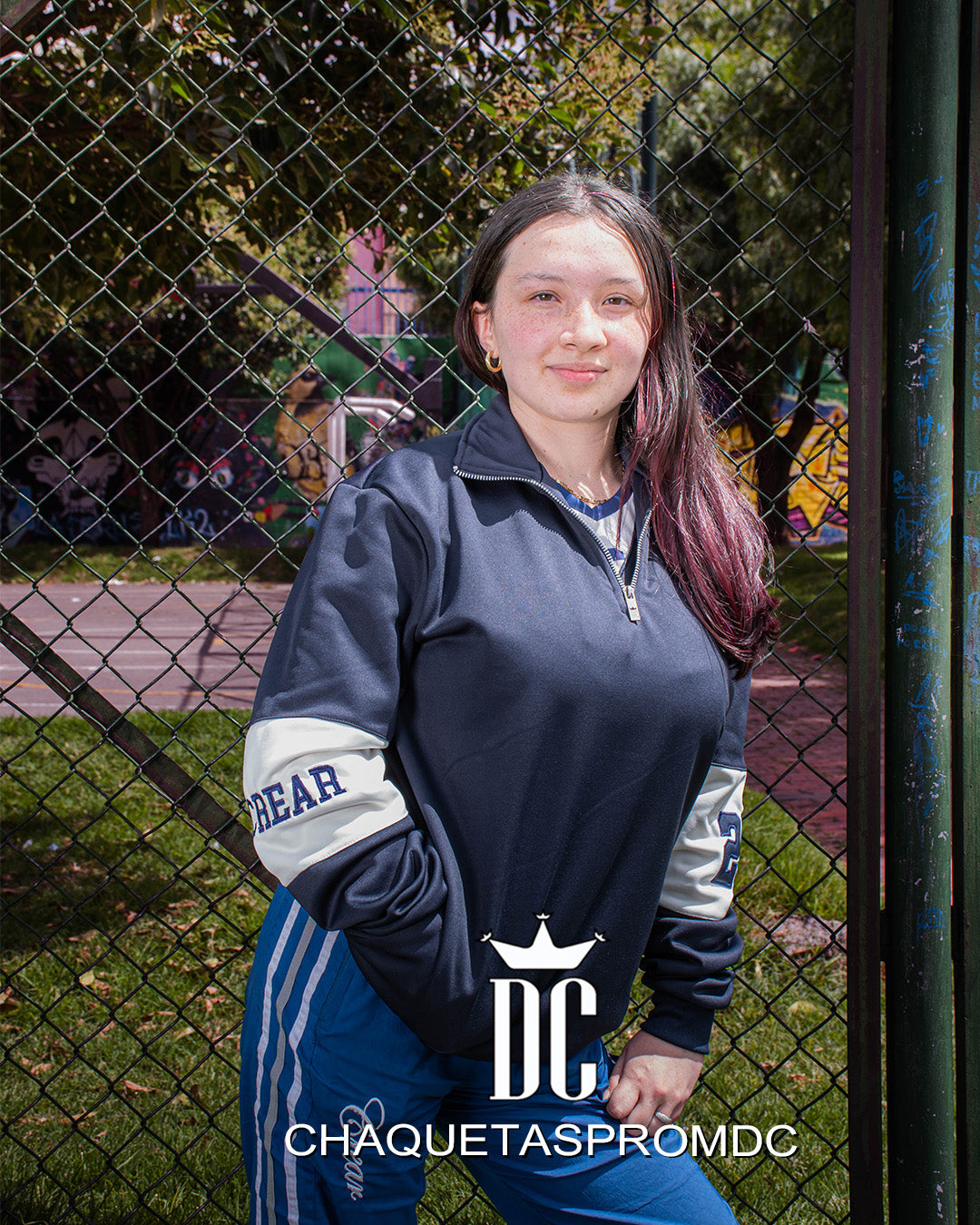 HOODIE DE CUELLO ALTO Y CORTE EN MANGAS, AZUL