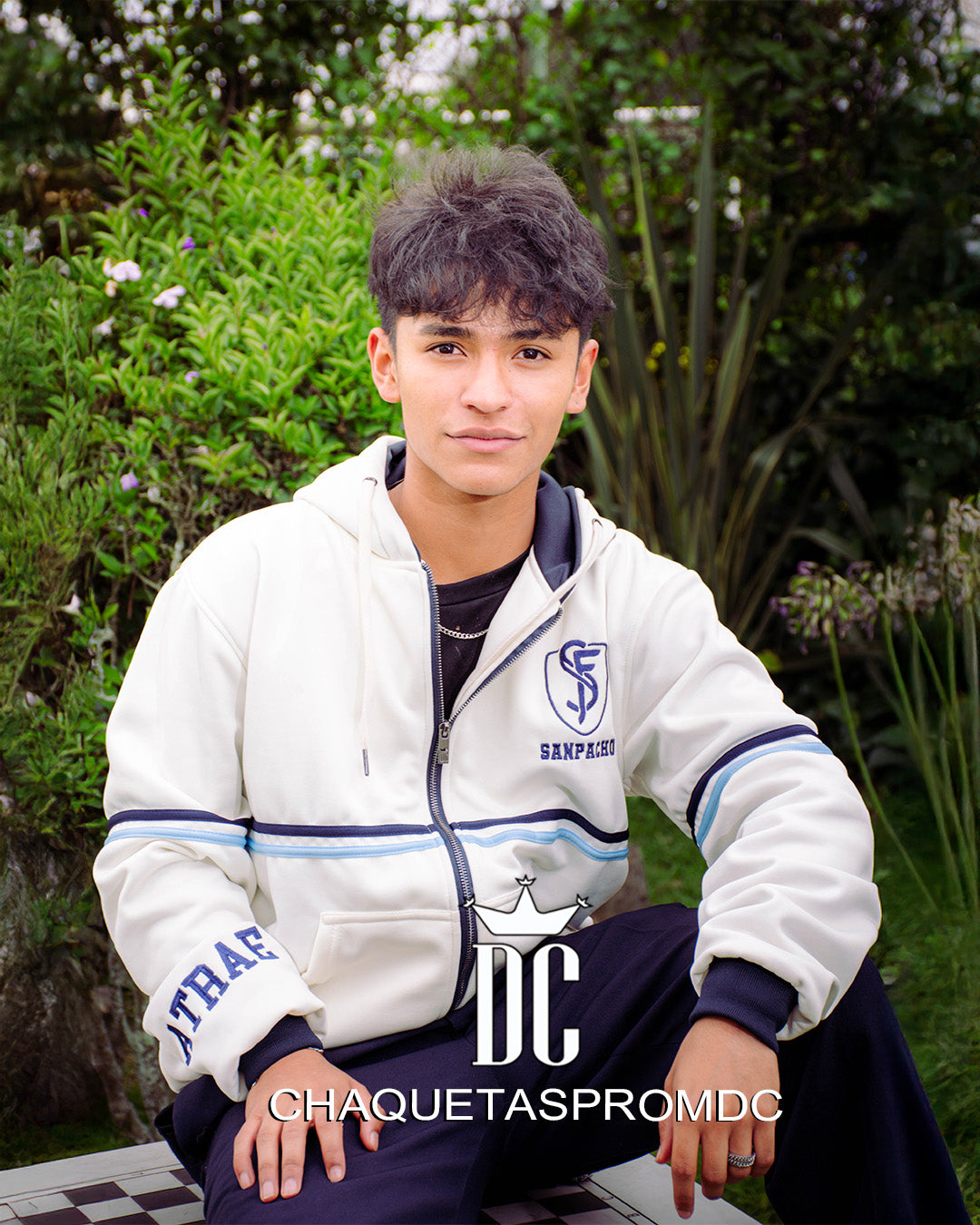 BEISBOLERA CON CAPOTA UNICOLOR