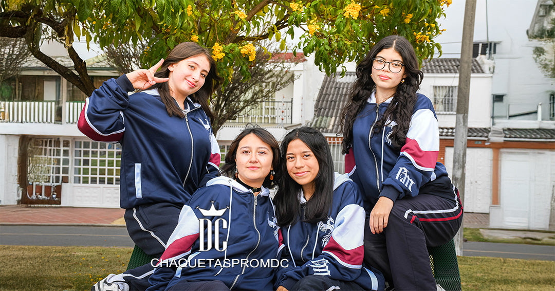 CHAQUETA CON CORTES EN MANGAS