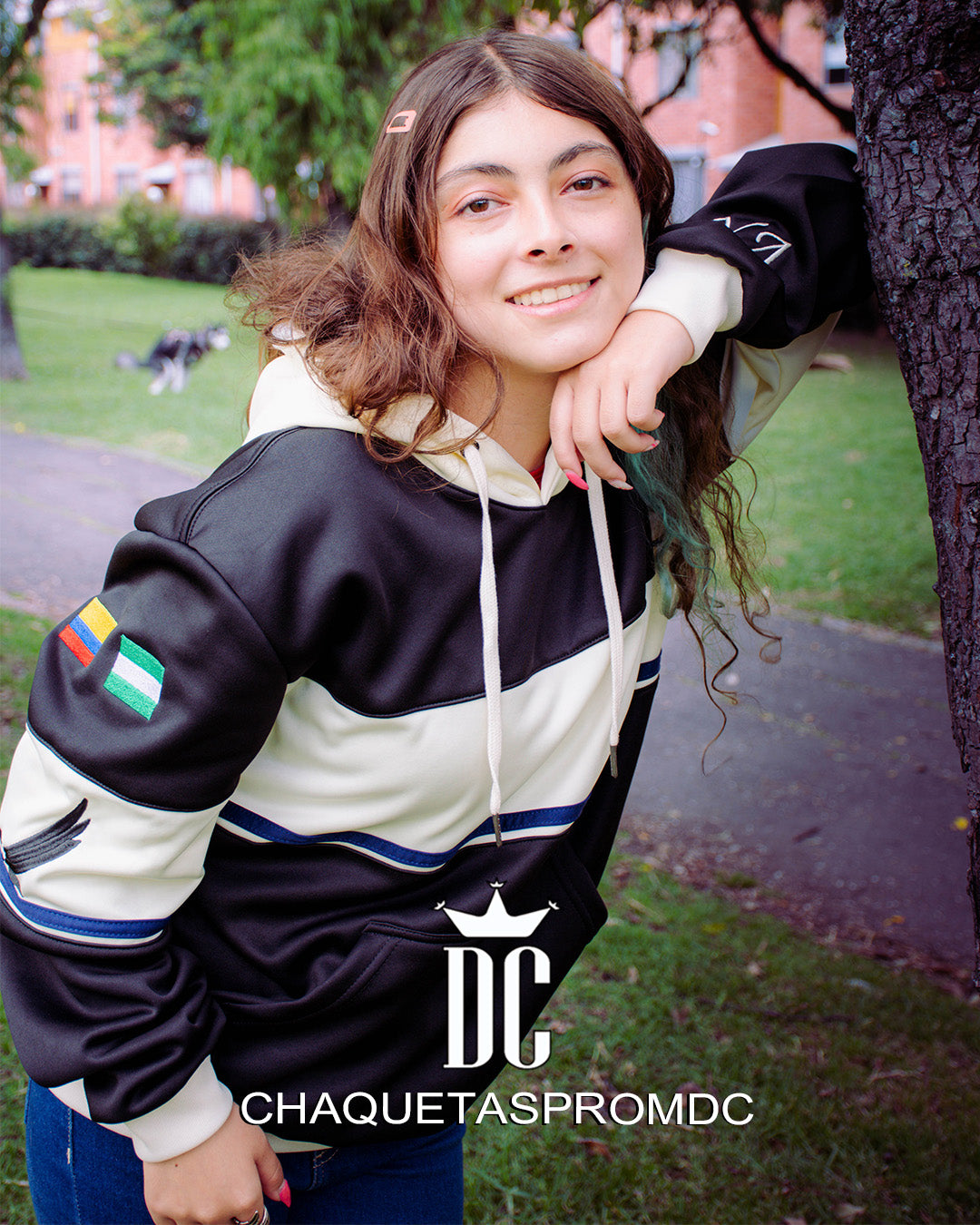 HOODIE CON FRANJA EN EL PECHO Y MANGAS, NEGRO/BEIGE