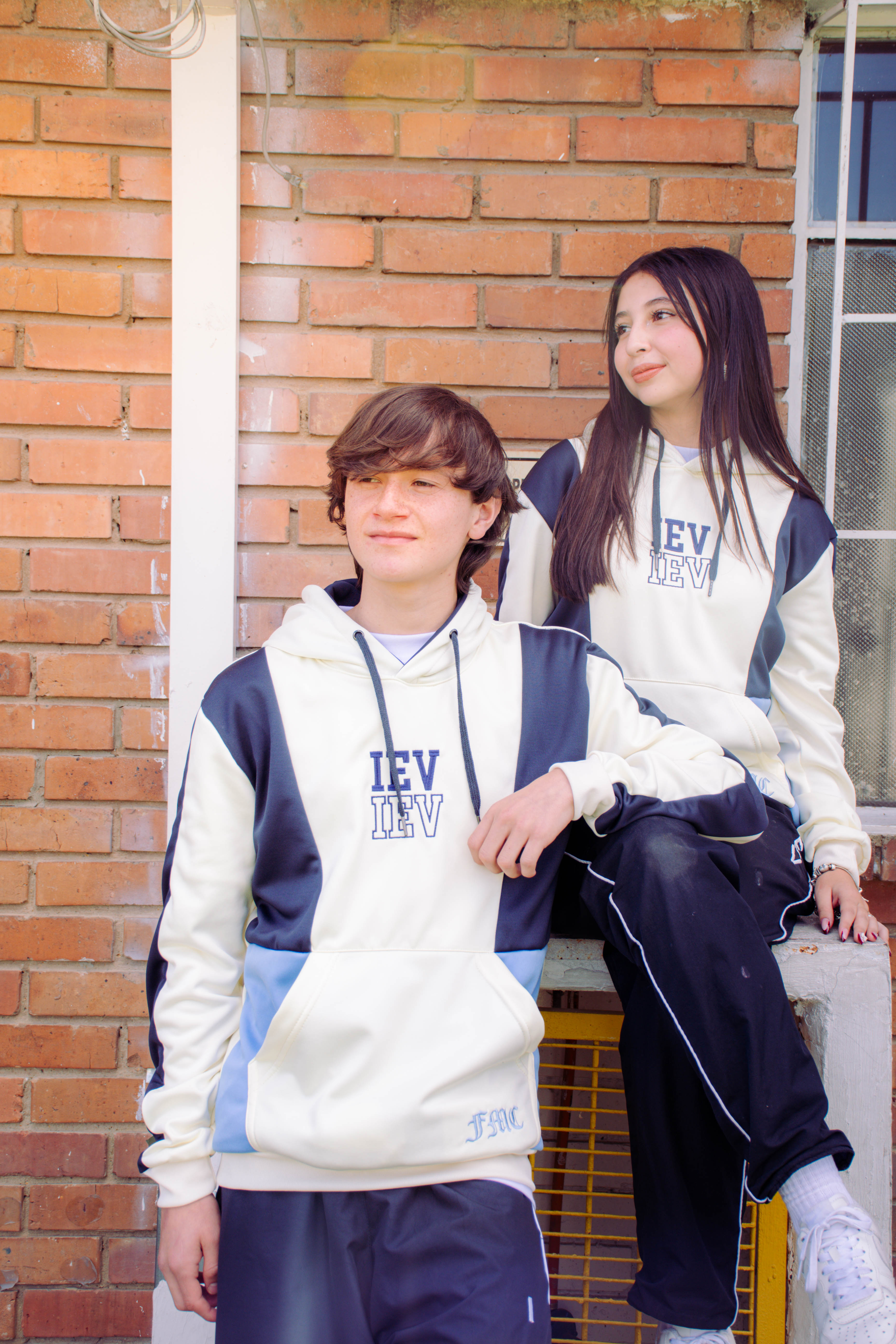 HOODIE DE CORTES LATERALES, BEIGE/AZUL