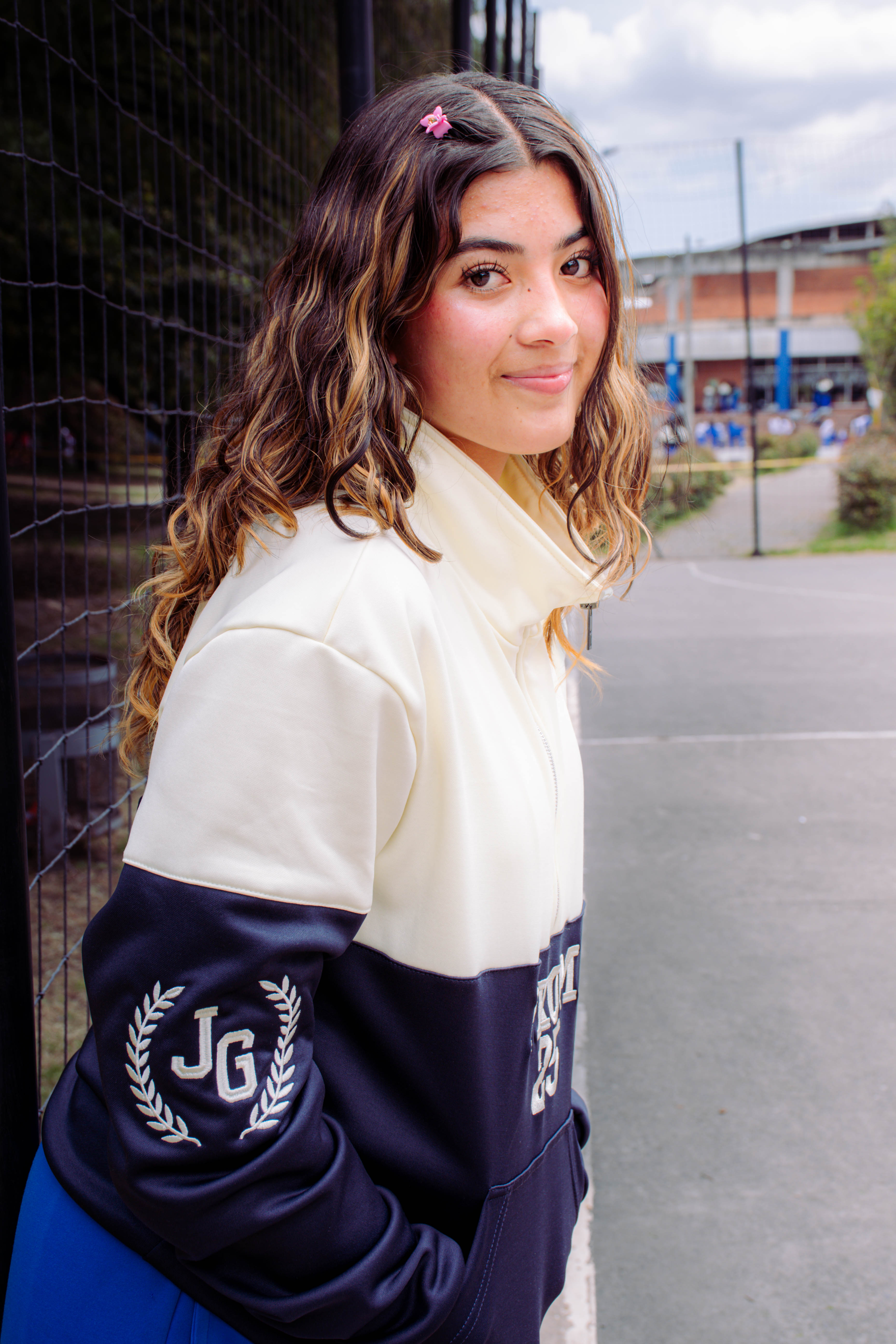 HOODIE DE CUELLO BICOLOR HORIZONTAL, BEIGE/AZUL