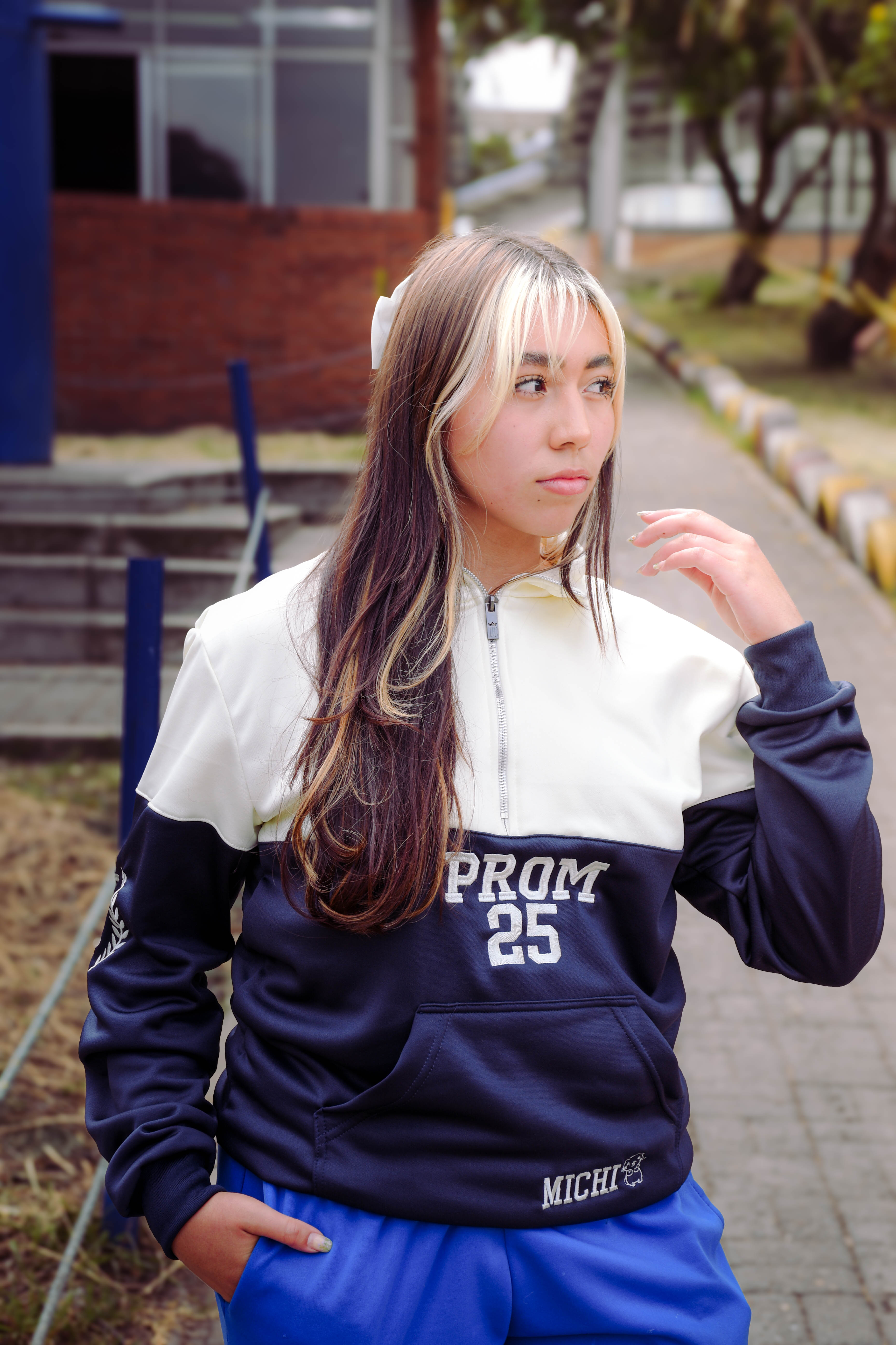 HOODIE DE CUELLO BICOLOR HORIZONTAL, BEIGE/AZUL