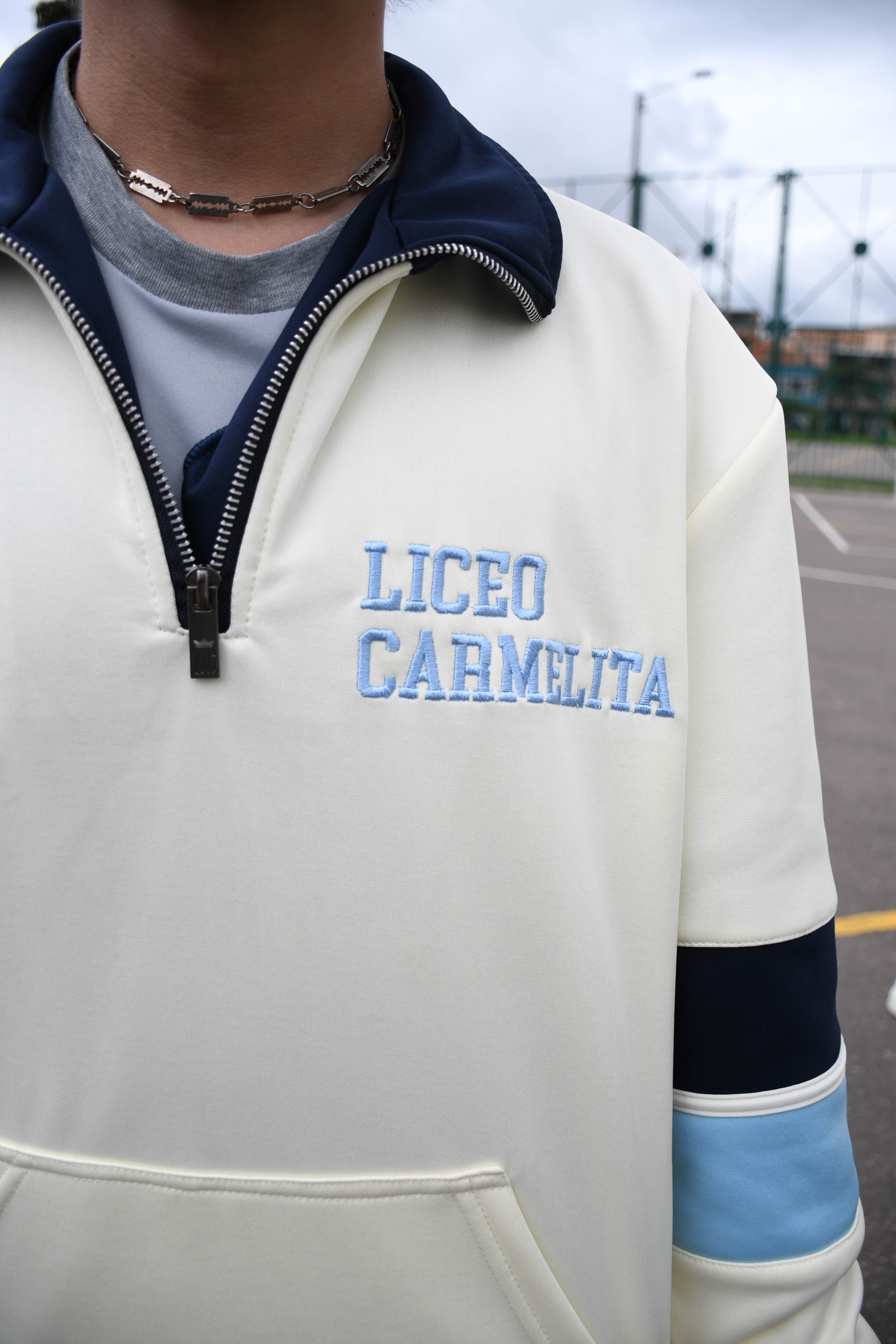 HOODIE DE CUELLO CON CUELLO CONTRASTANTE, BEIGE