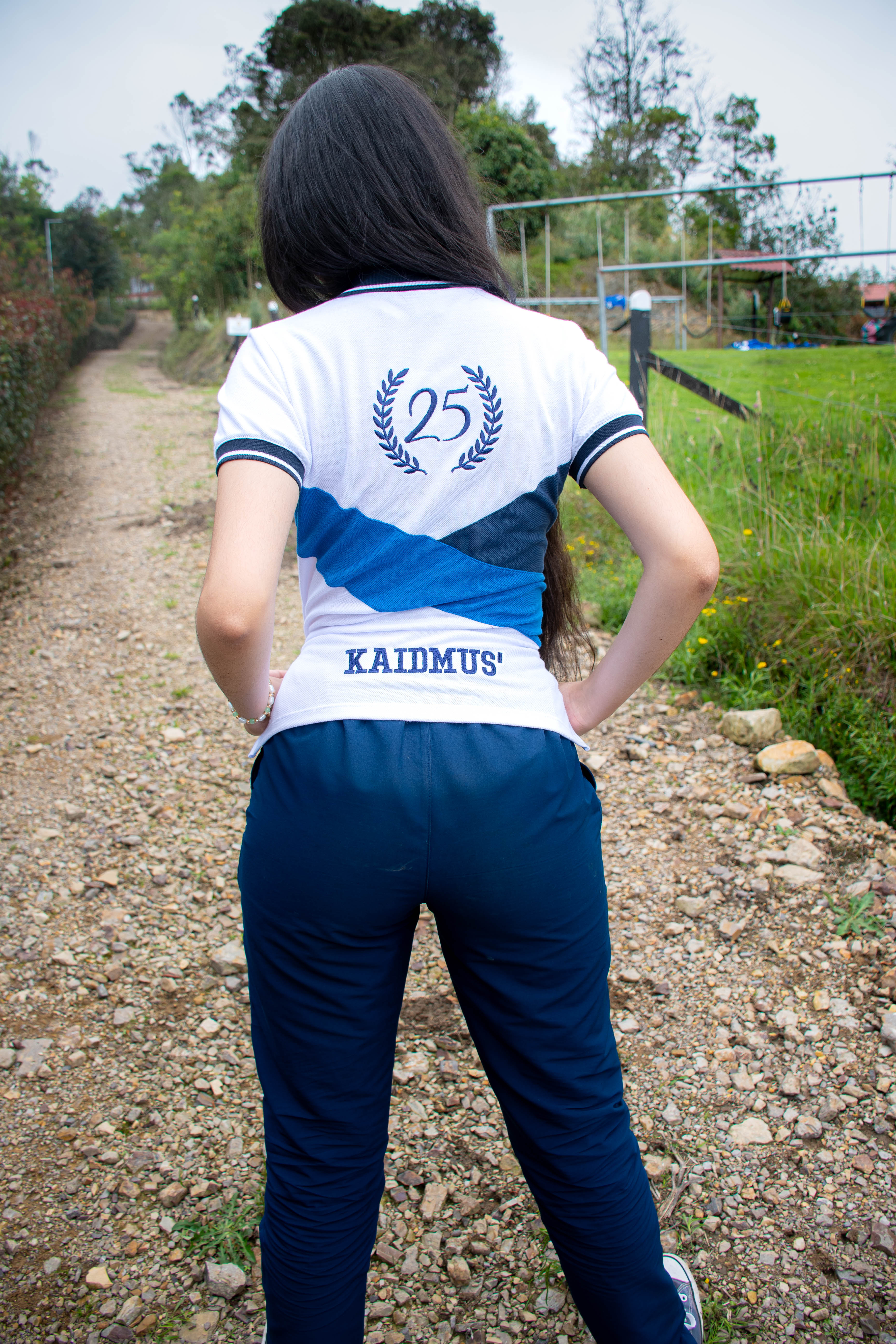 CAMISETA POLO CON V BICOLOR, BLANCO/AZUL