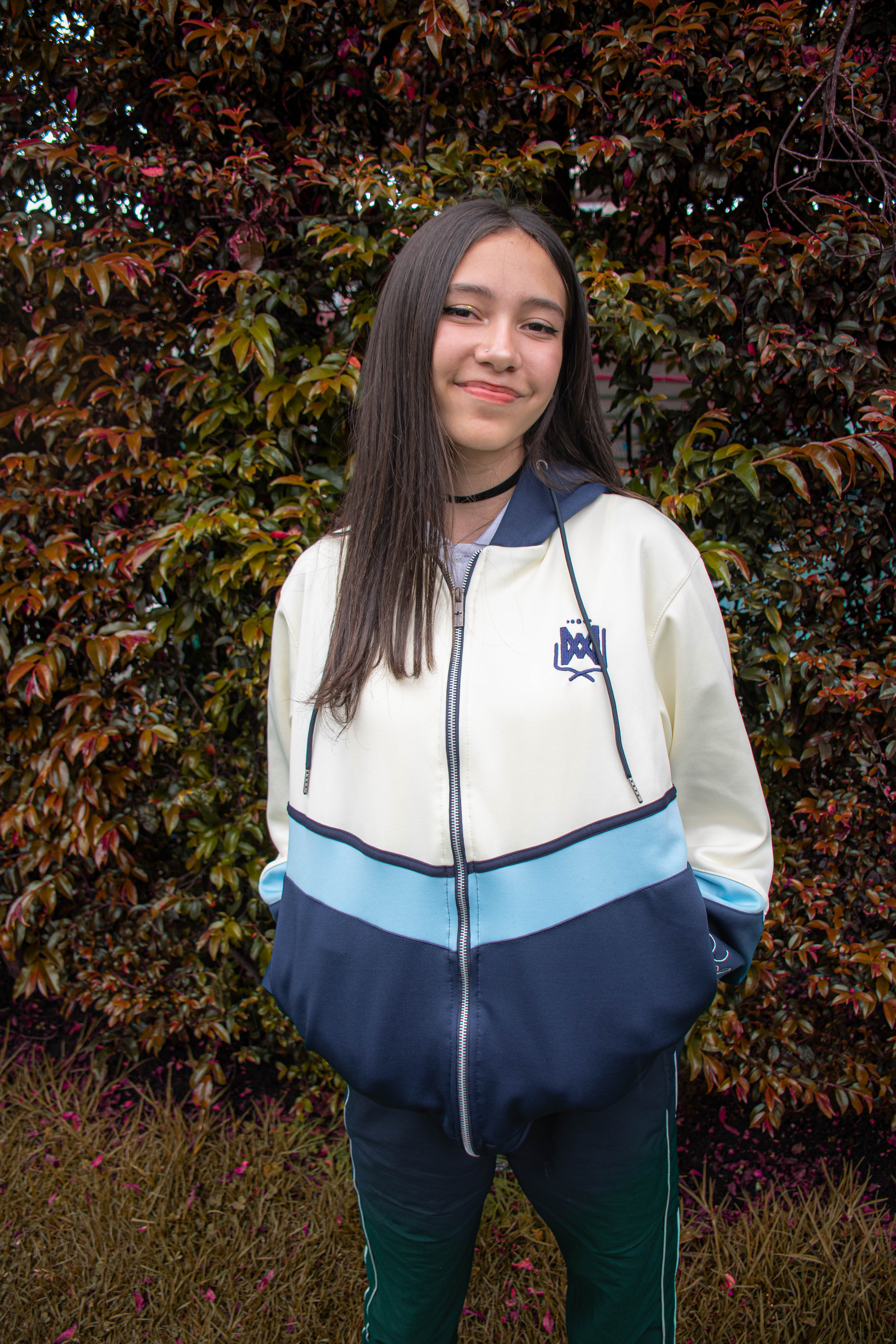 CHAQUETA EN PERCHADO 3 CORTES EN V BEIGE Y AZUL
