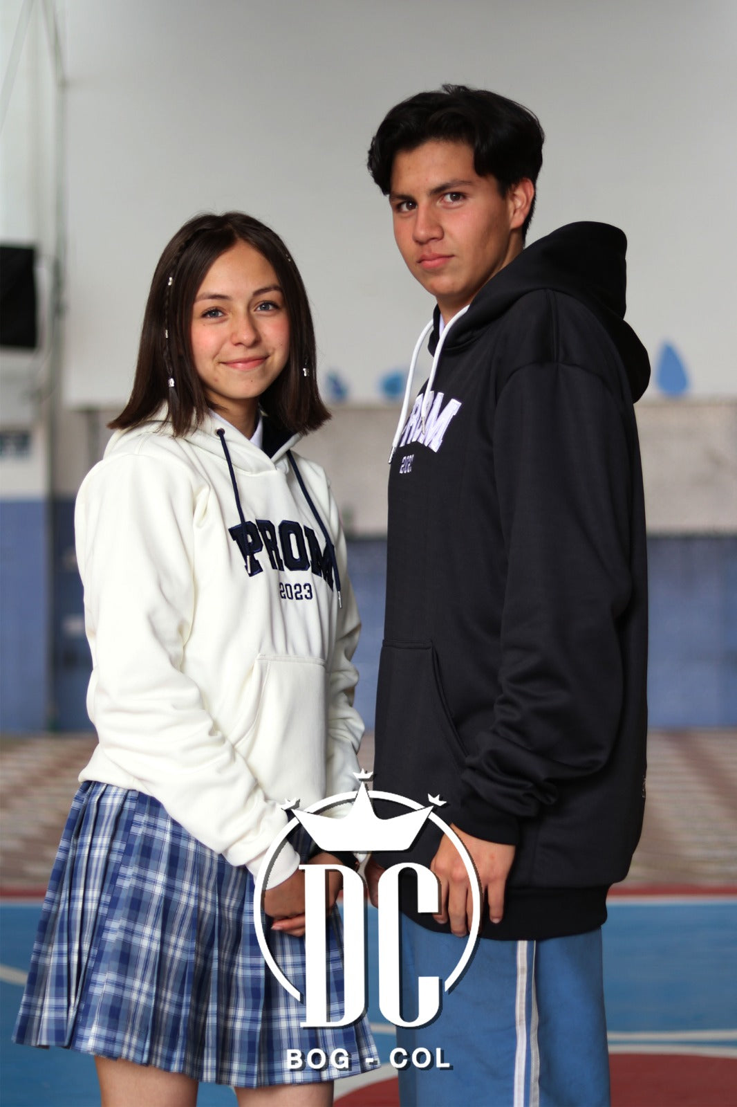 HOODIE BASICO BEIGE Y NEGRO